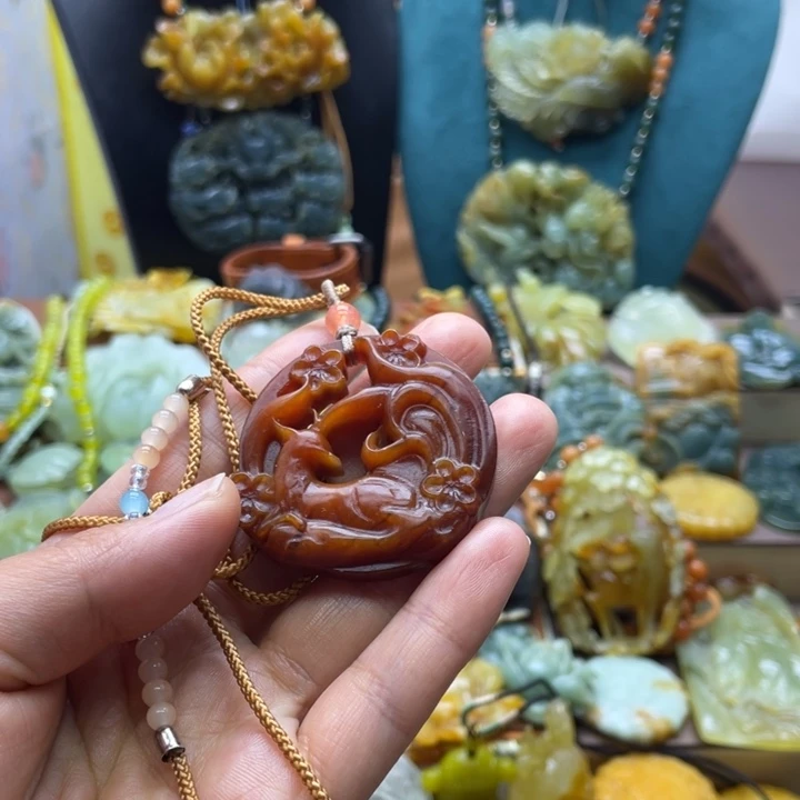 百****蛇纹石玉未镶嵌颈饰