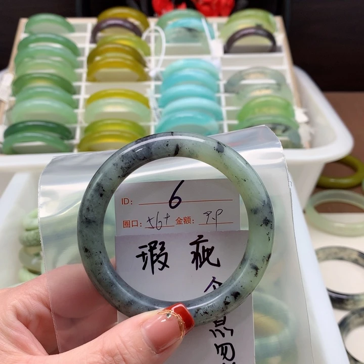 蛇纹石玉手镯未镶嵌杰****