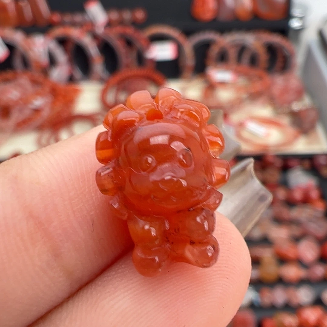南红玛瑙未镶嵌颈饰小狮子