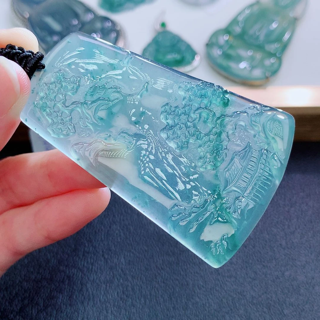 翡翠挂件未镶嵌翡翠