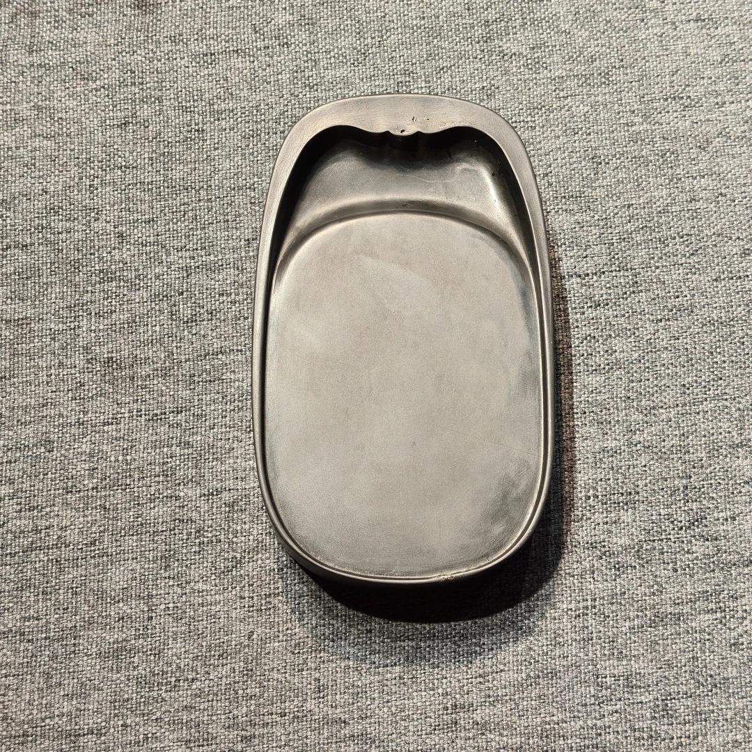 甘肃洮砚，喇嘛崖黑色洮砚花池砚，尺寸12.4*7.3*2.1厘米