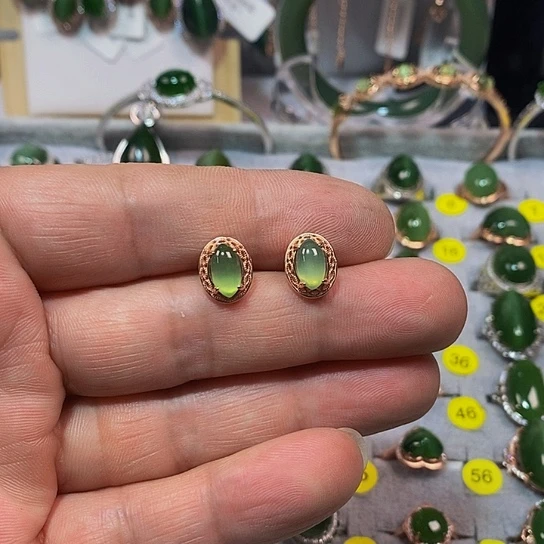 和田玉（碧玉）银S925镶嵌耳饰你****！