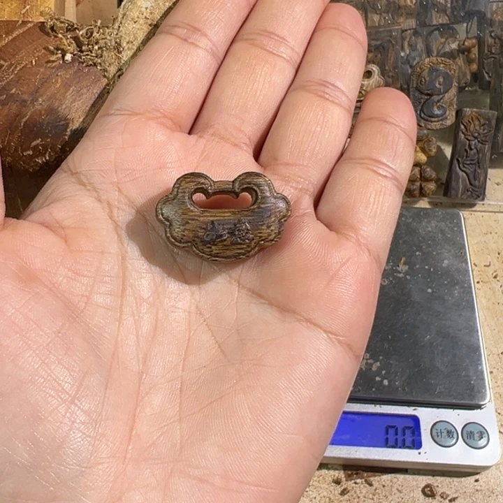 沉香吊坠白*水白棋楠沉香雕刻牌1.6克