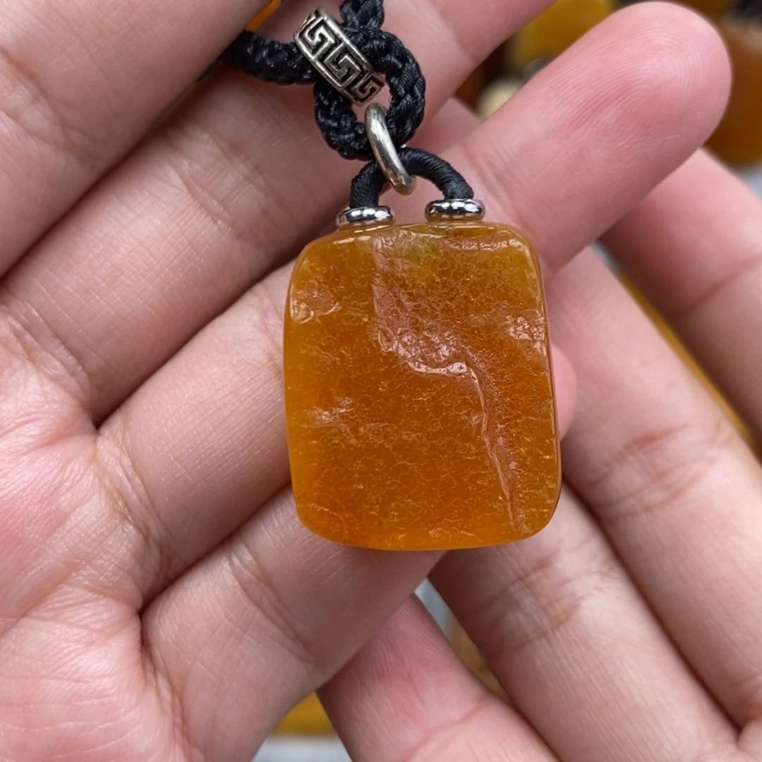 琥珀吊坠(赠链)未镶嵌