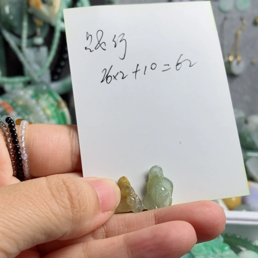 翡翠颈饰未镶嵌吕*行花