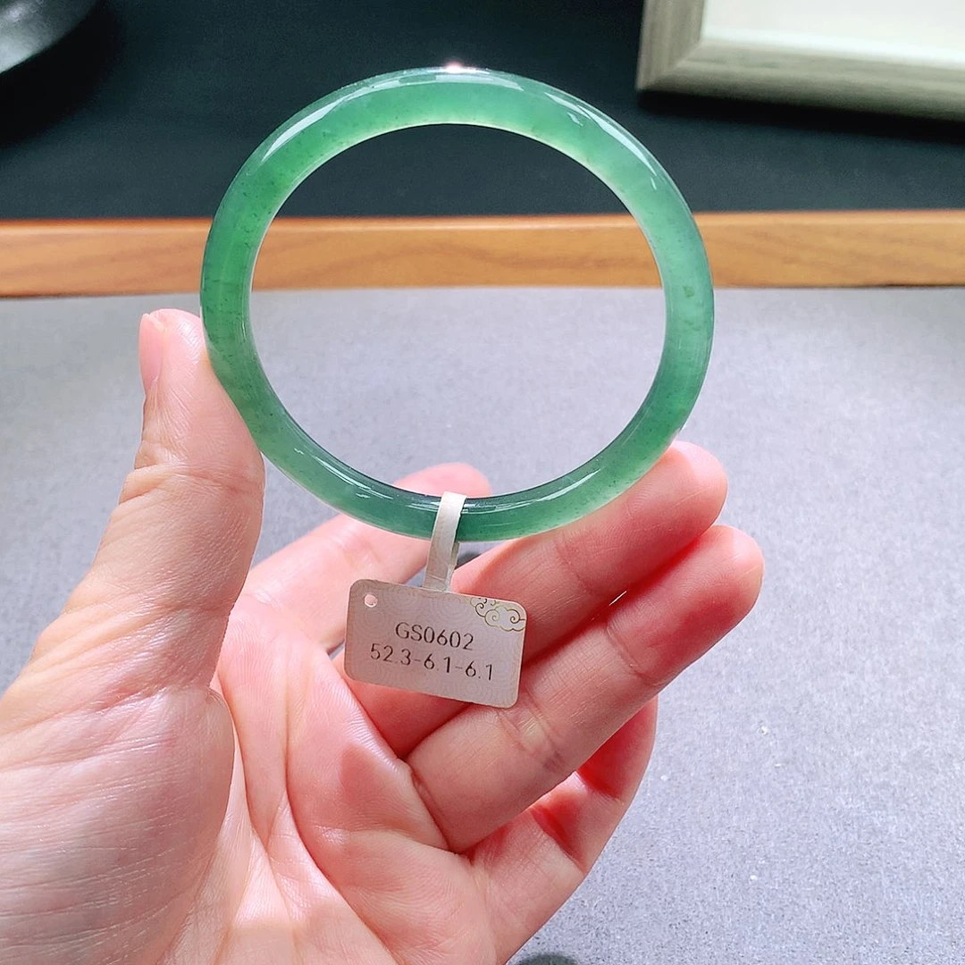 翡翠未镶嵌手镯天然翡翠手镯a货