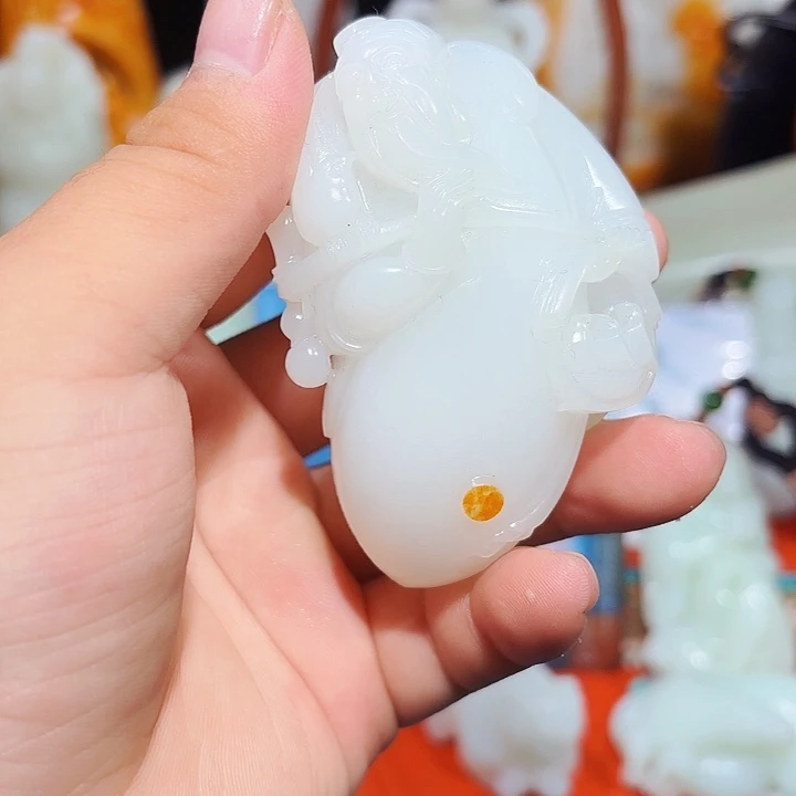 和田玉未镶嵌把件