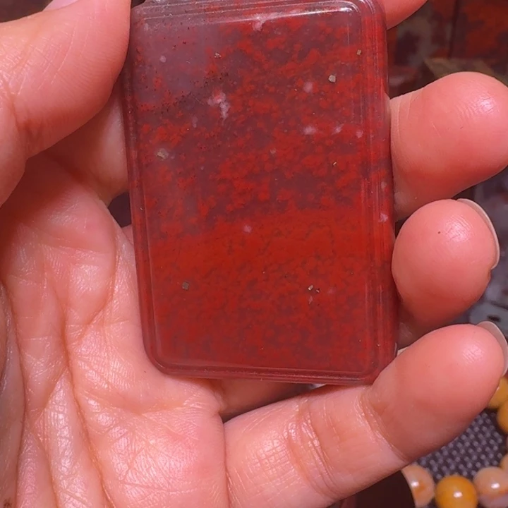 砖雕丸**肉桂林鸡血玉工艺品