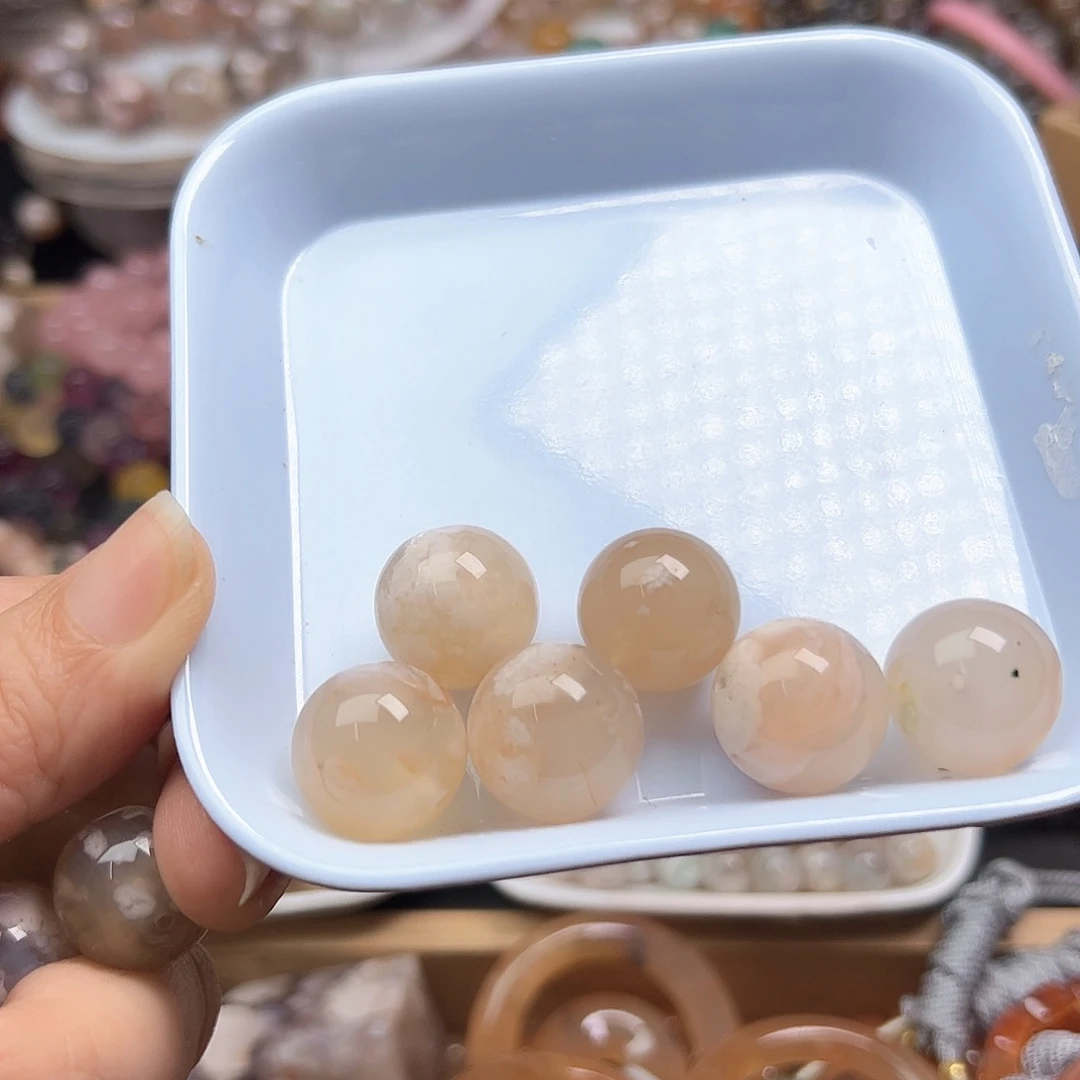 玛瑙/玉髓未镶嵌珠宝半成品杨*牛