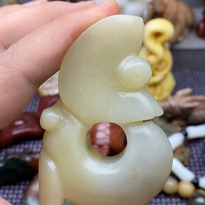 未镶嵌蛇纹石玉颈饰