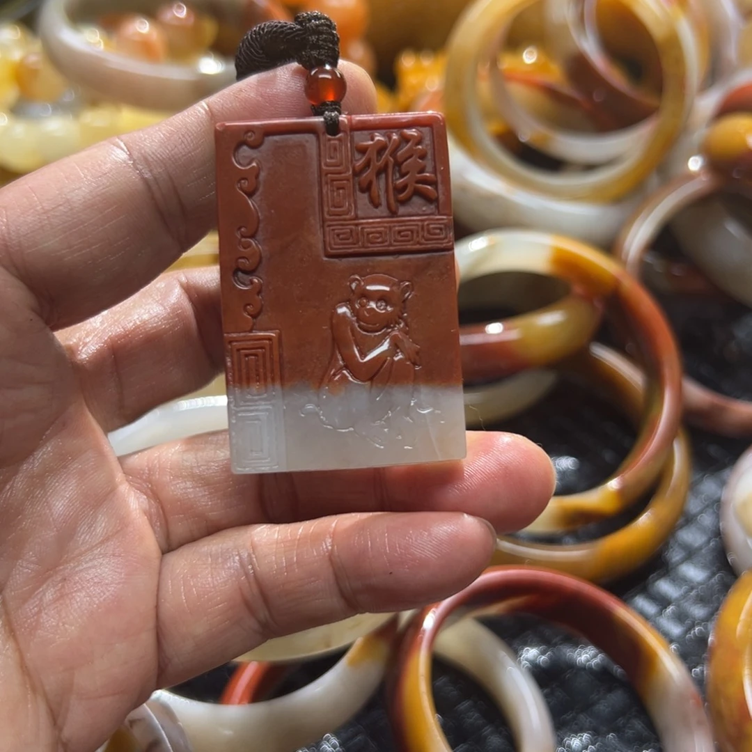 石英质玉未镶嵌颈饰