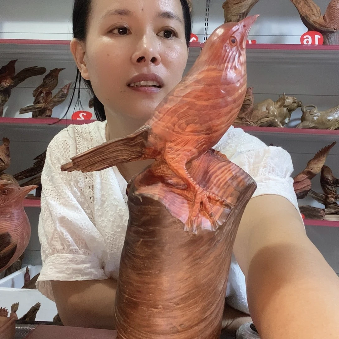 未***期松木琥珀木精美摆件