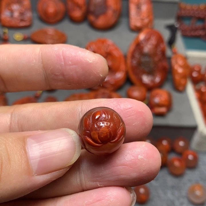 未镶嵌配饰南红玛瑙山*