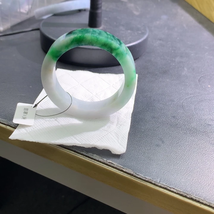 定制翡翠未镶嵌翡翠手镯