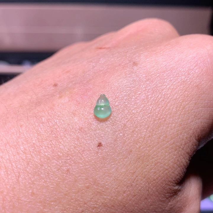 裸石翡翠甜绿葫芦
