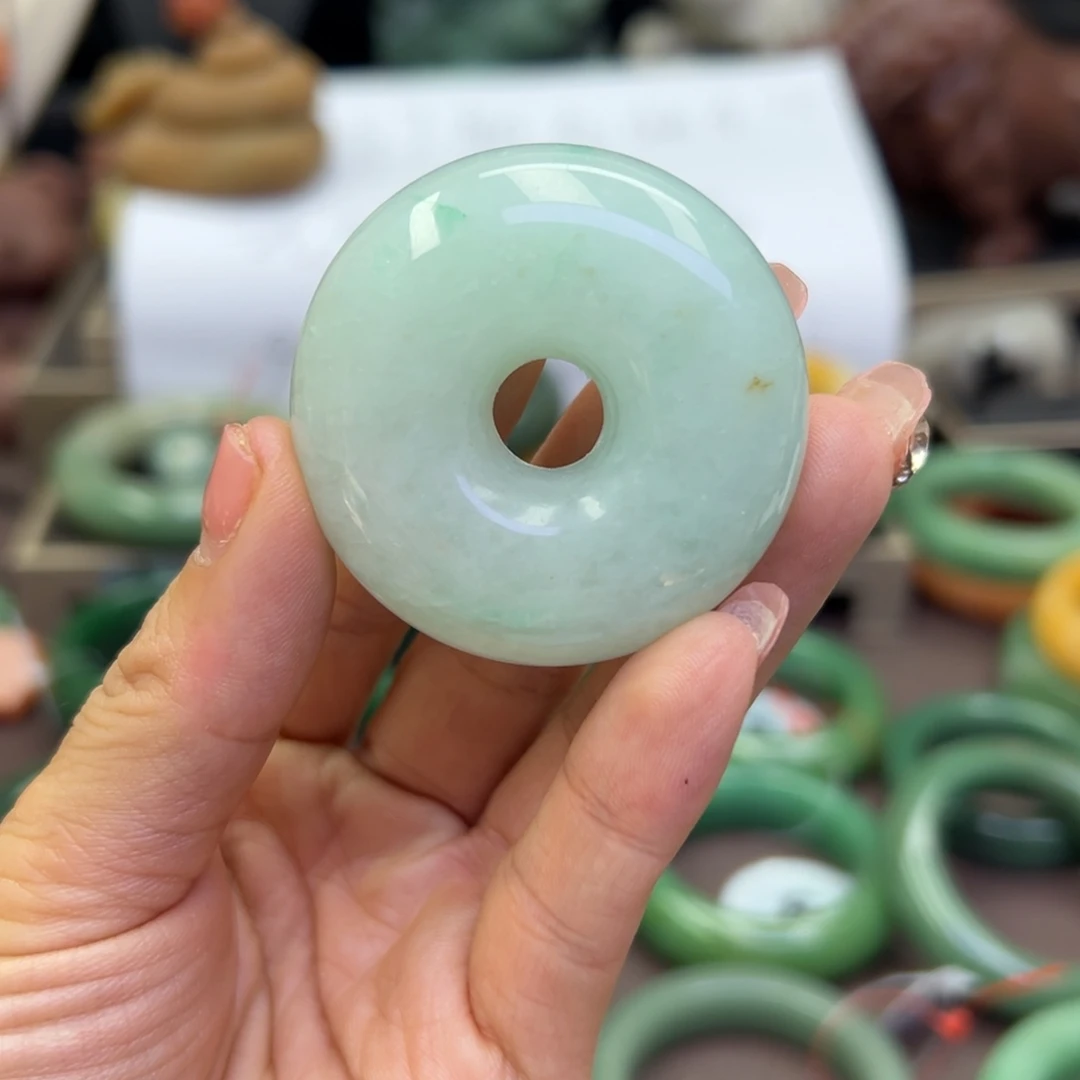 未镶嵌手镯石英岩玉