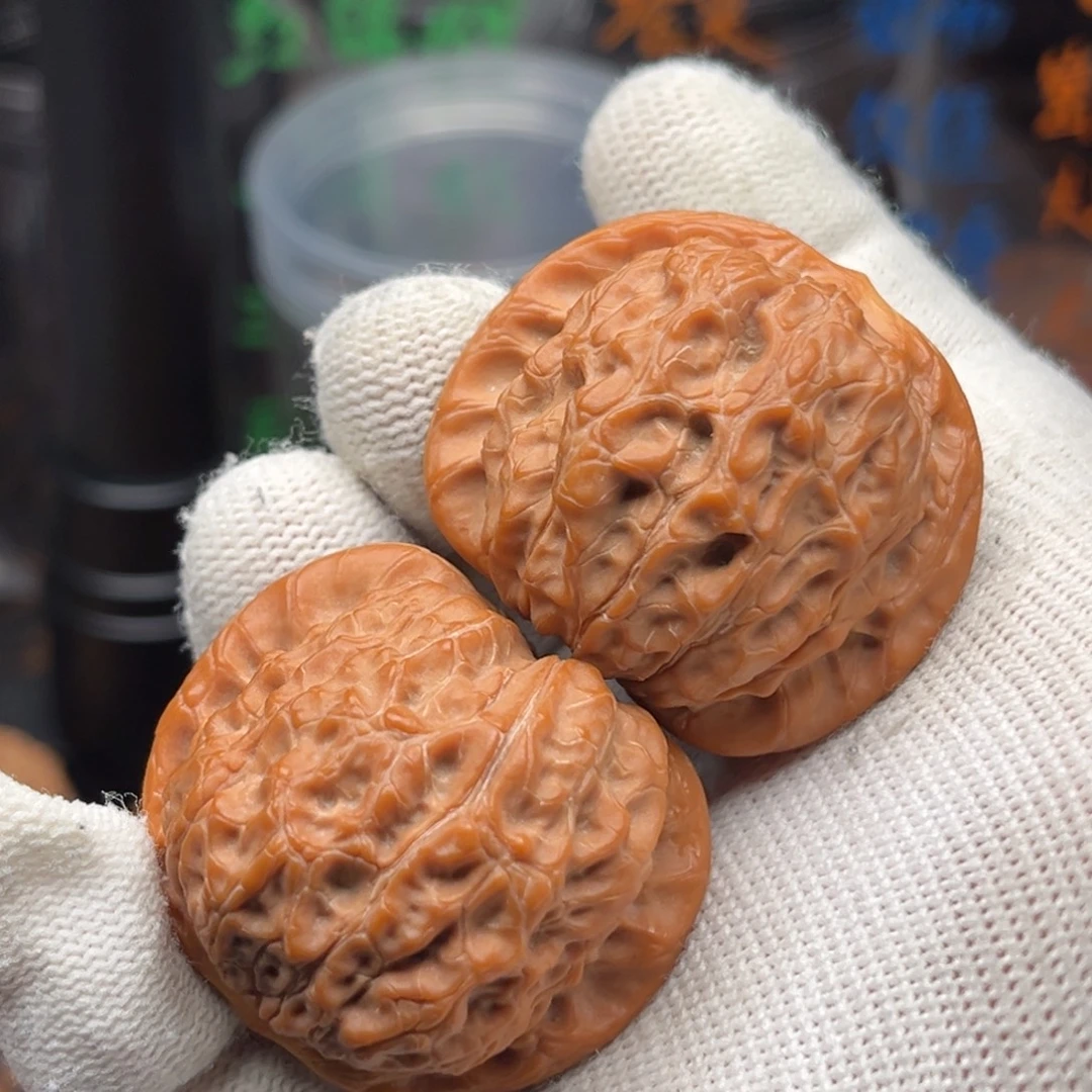 文玩核桃吊坠血麒麟