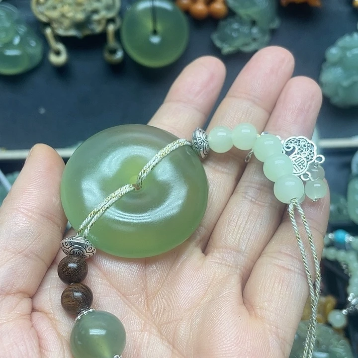 未镶嵌蛇纹石玉颈饰