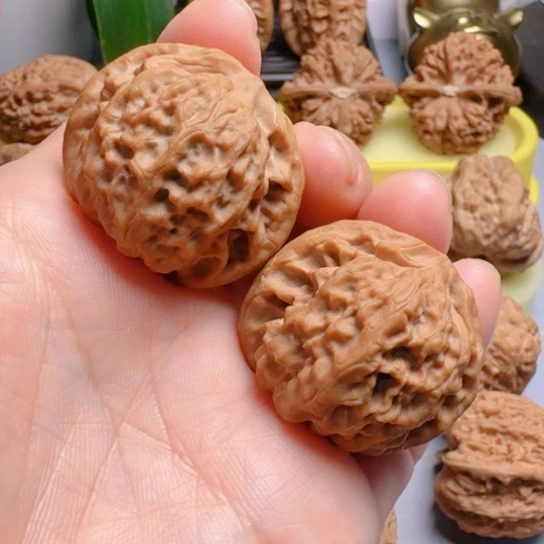 鱼鳞纹文玩核桃文玩