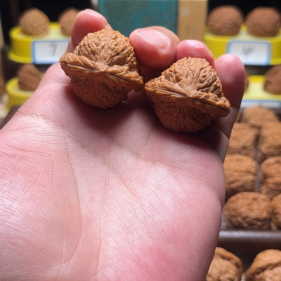 文玩核桃把件逐鹿三角粗楞疆