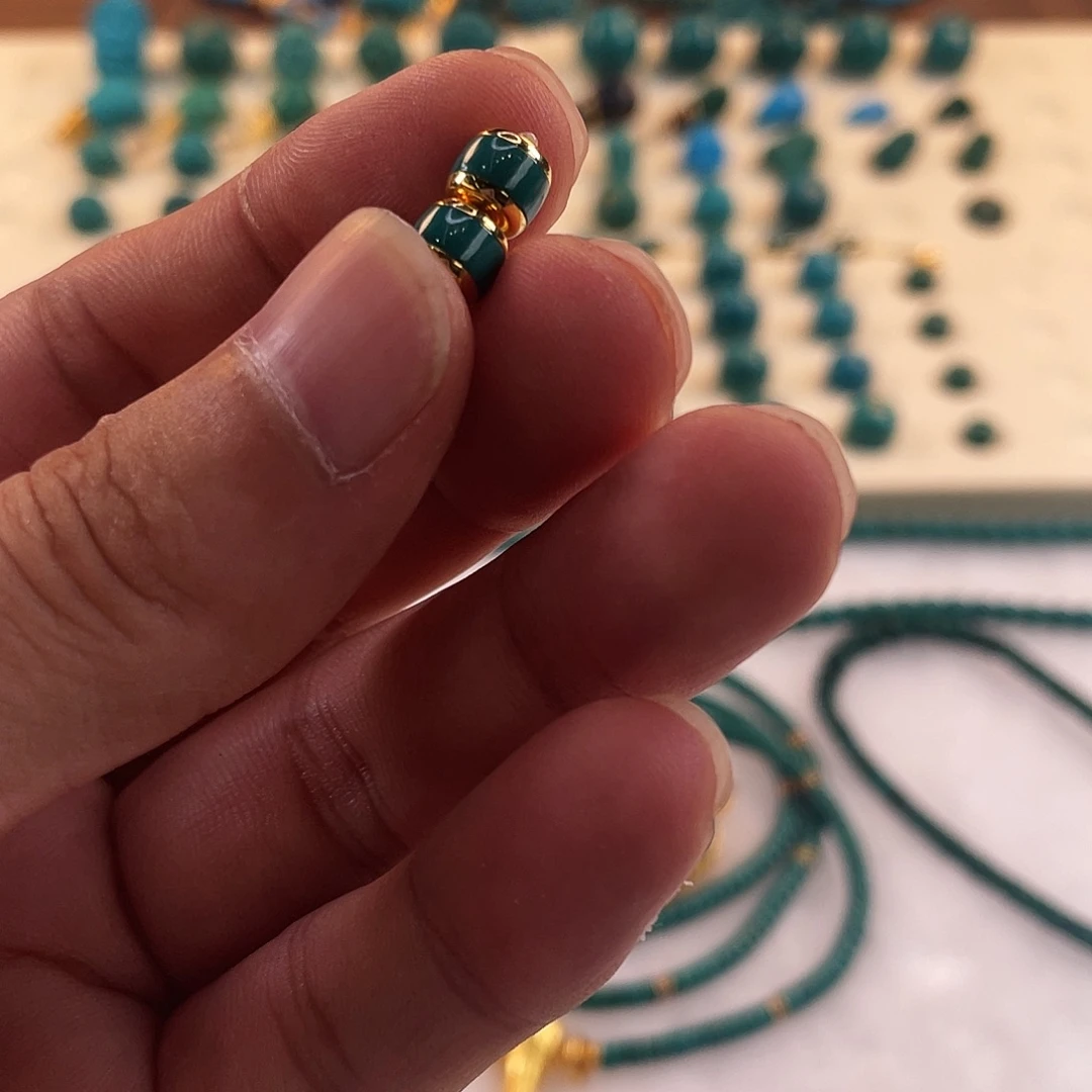 绿松石未镶嵌颈饰