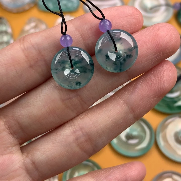 颈饰未镶嵌翡翠…