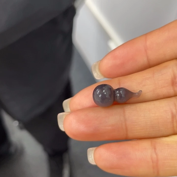 小***妈和田玉未镶嵌颈饰