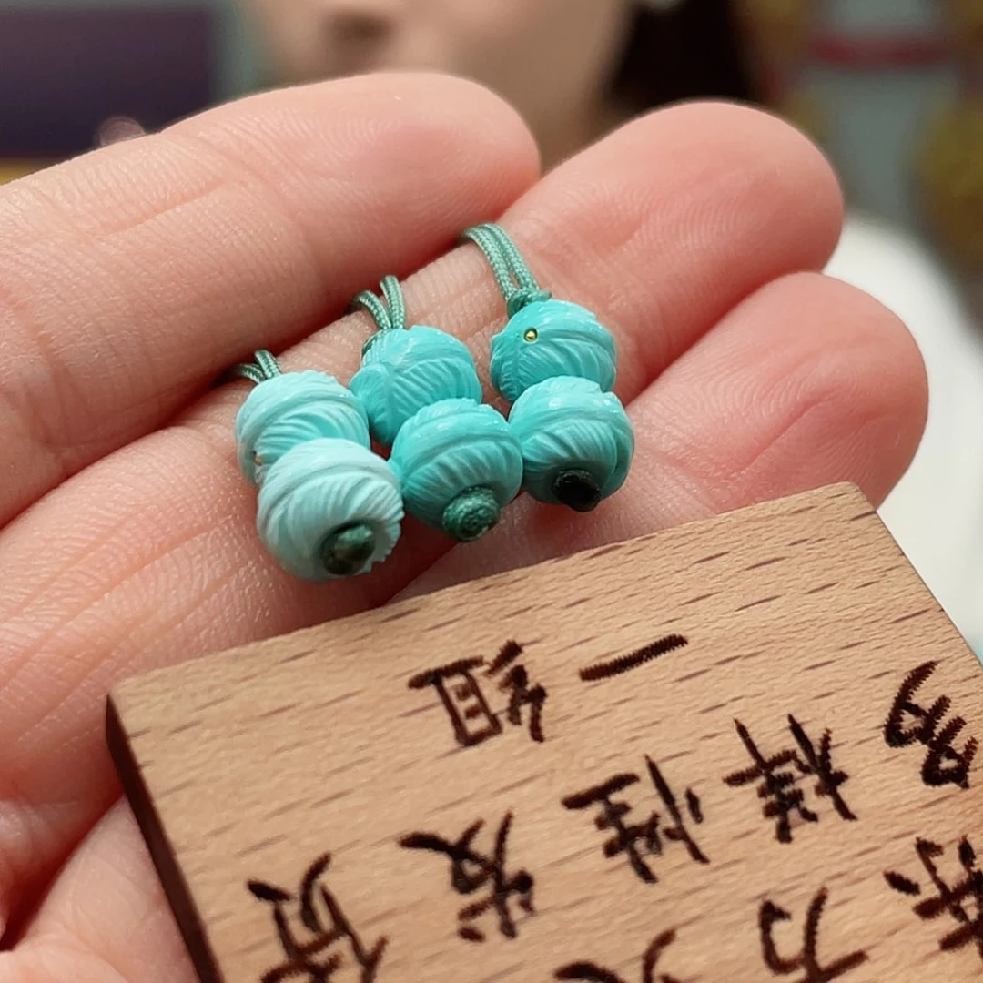 绿松石颈饰未镶嵌