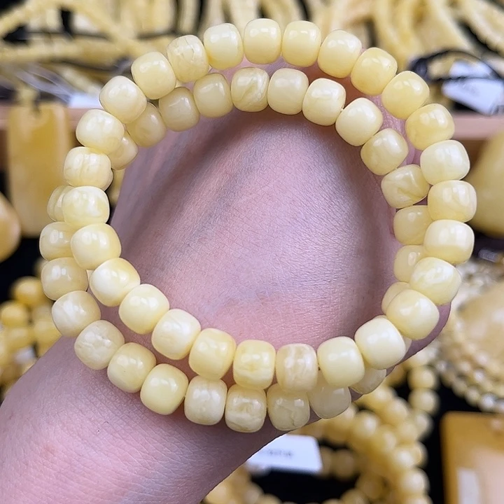 琥珀未镶嵌颈饰琥珀，多样性发其一
