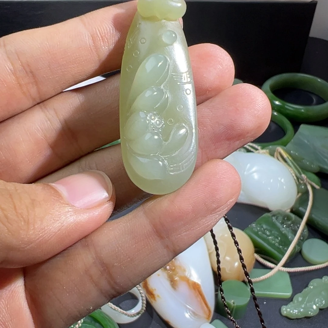 师***方和田玉未镶嵌珠宝奇石