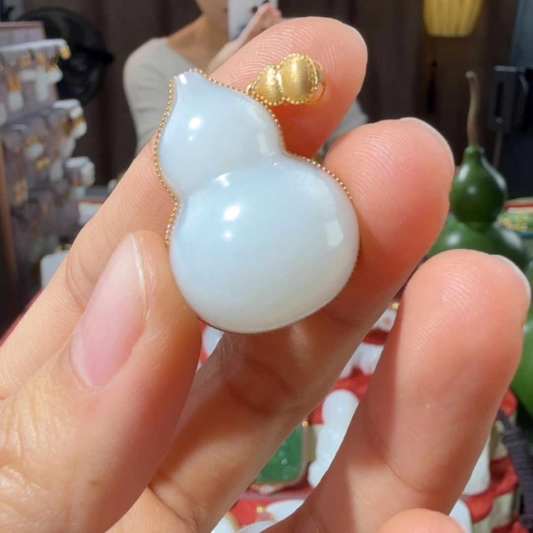 和田玉18K金镶嵌颈饰