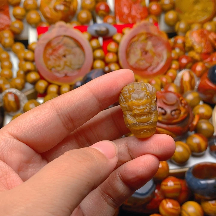 玛瑙/玉髓未镶嵌吊坠雕刻