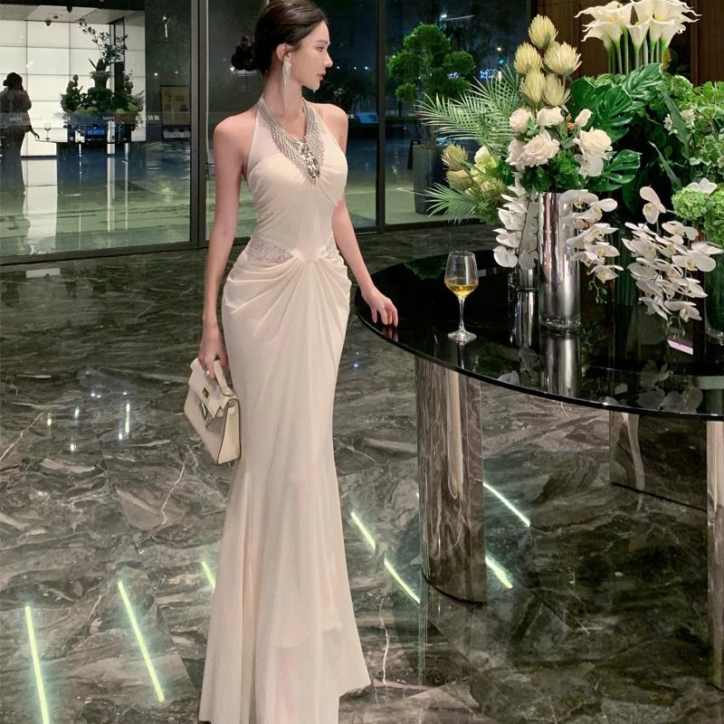 重工钉珠挂脖连衣裙名媛风收腰鱼尾包臀裙海边沙滩裙轻奢高级感