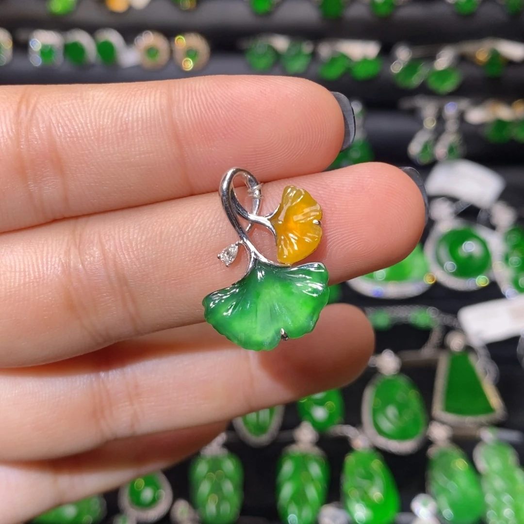 翡翠18K金镶嵌颈饰天然翡翠