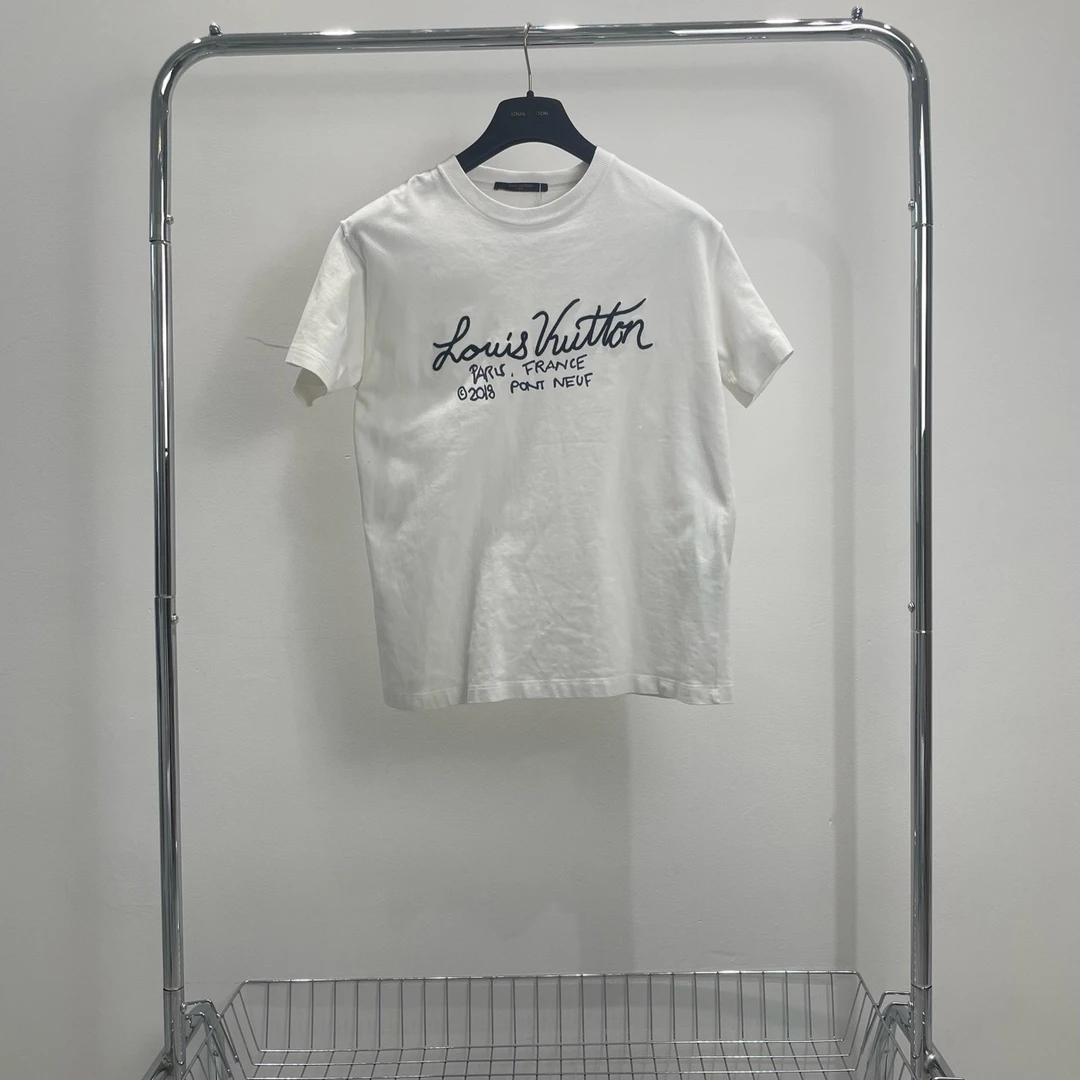 95新 LouisVuitton/路易威登 草写logo短袖白色t恤尺码s yy00016