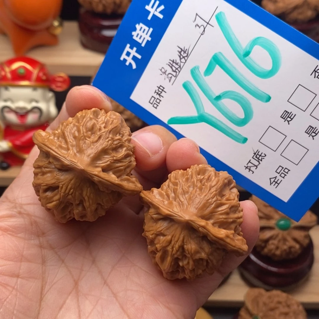 文玩核桃把件37尺瓷娃娃