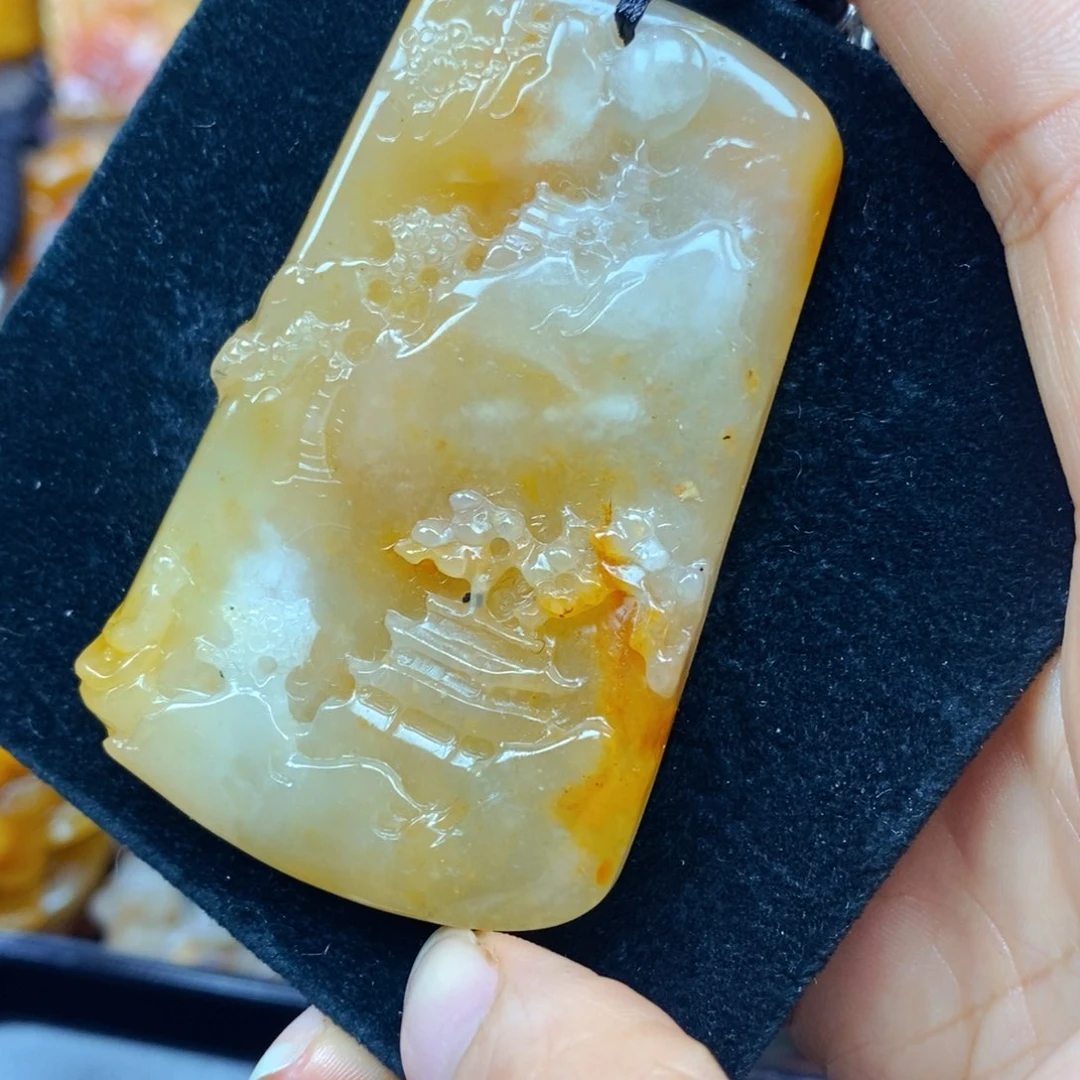 未镶嵌石英质玉（黄龙玉）颈饰