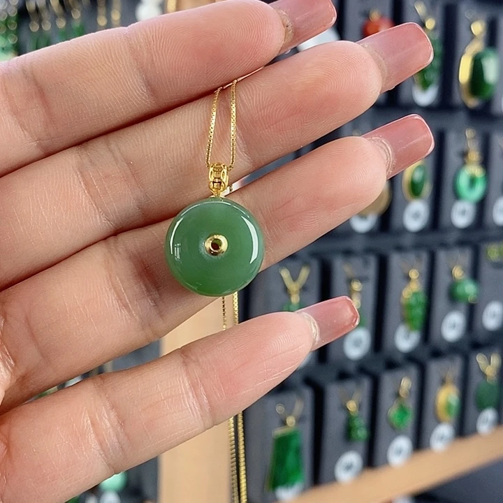 和田玉18K金镶嵌吊坠(赠链)