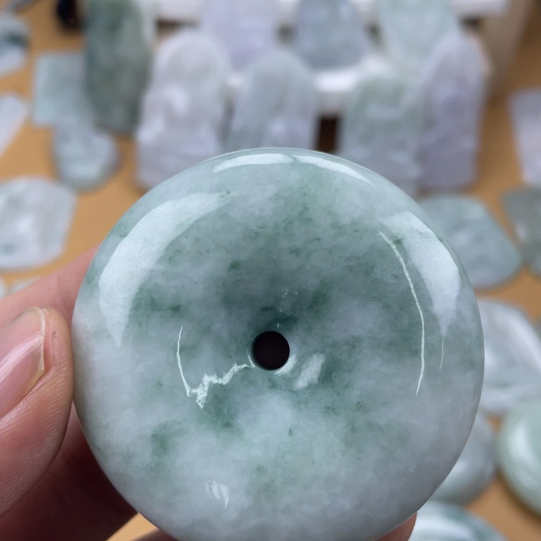 翡翠未镶嵌颈饰平安扣