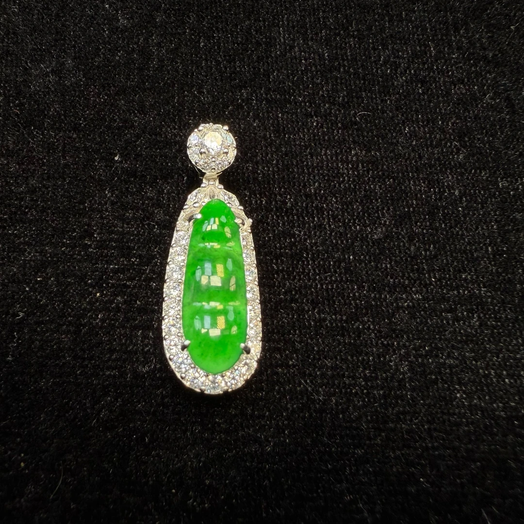 天然A货翡翠阳绿小花中福豆吊坠多样性不含链YZ000003