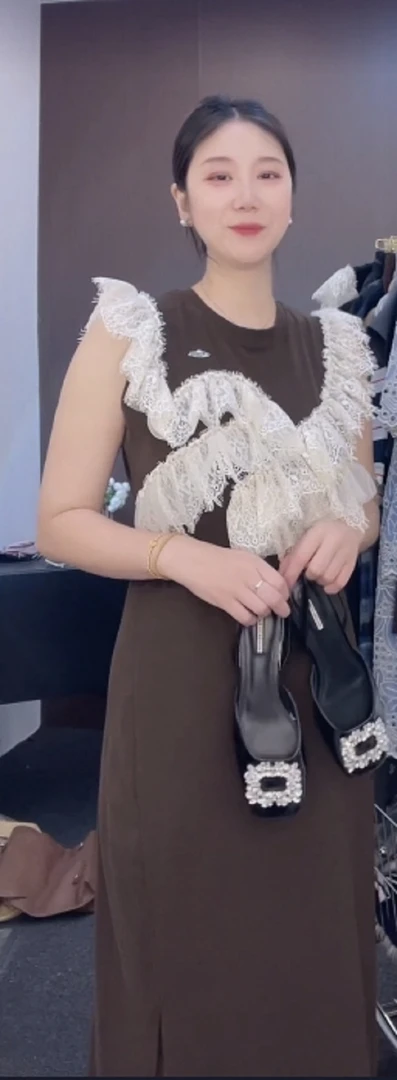 女装2025新款重工拼接蕾丝花边魔术显瘦遮肉开叉气质仙女连衣裙