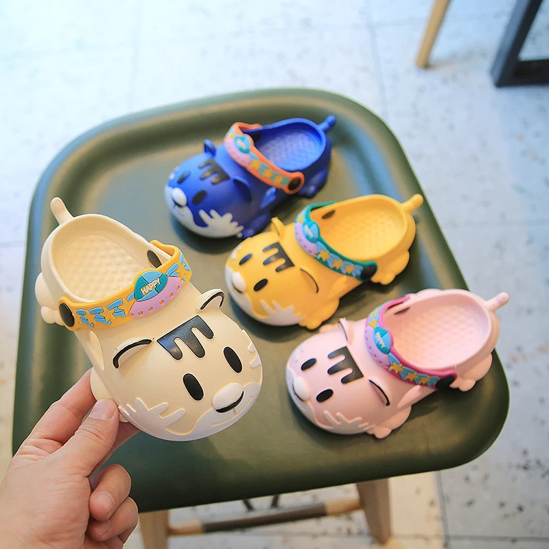 儿童拖鞋新款老虎包头洞洞鞋可爱外穿家居一字拖幼儿凉拖鞋女童