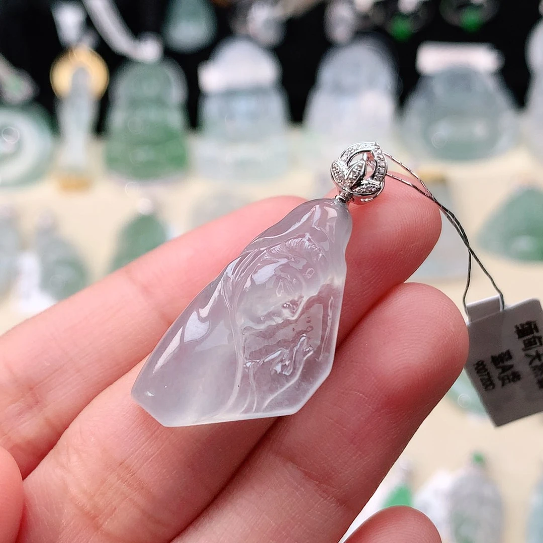 翡翠18K金镶嵌颈饰观音牌