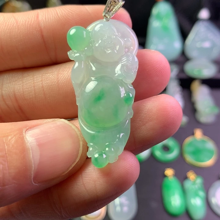 翡翠18K金镶嵌颈饰冰飘绿佛公