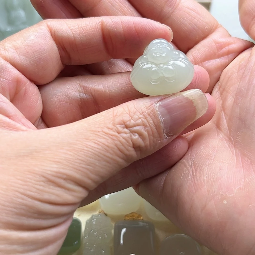 和田玉挂牌未镶嵌