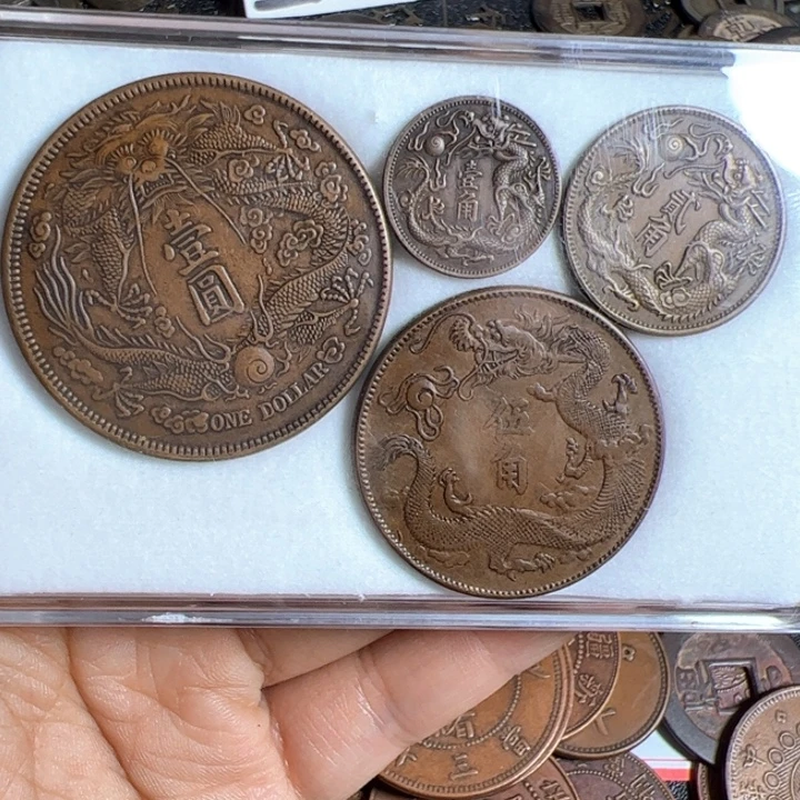 波***）四个铜币工艺品摆件