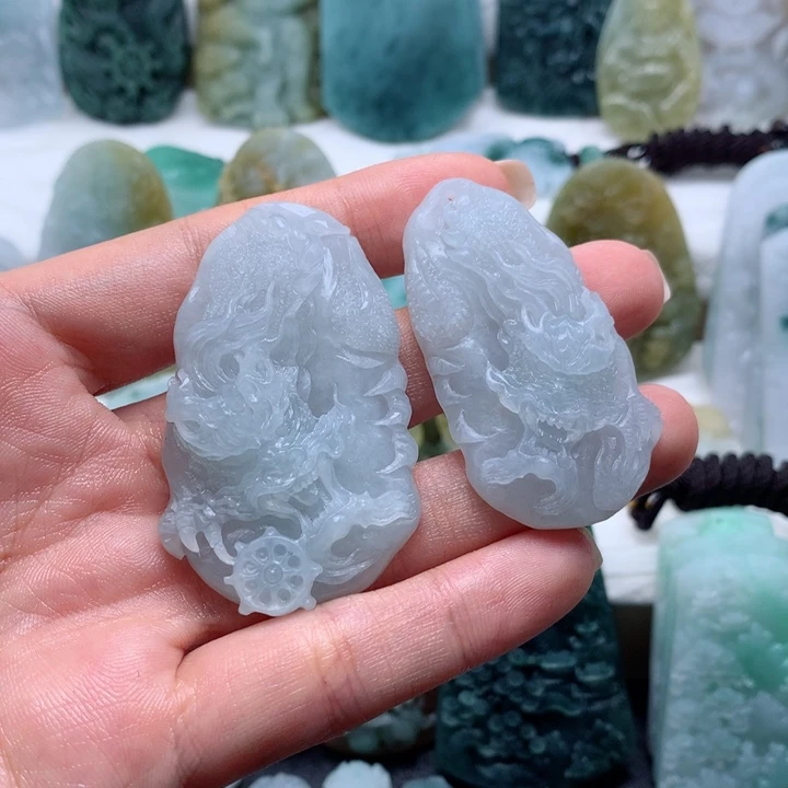 慎***独定制翡翠未镶嵌龙牌