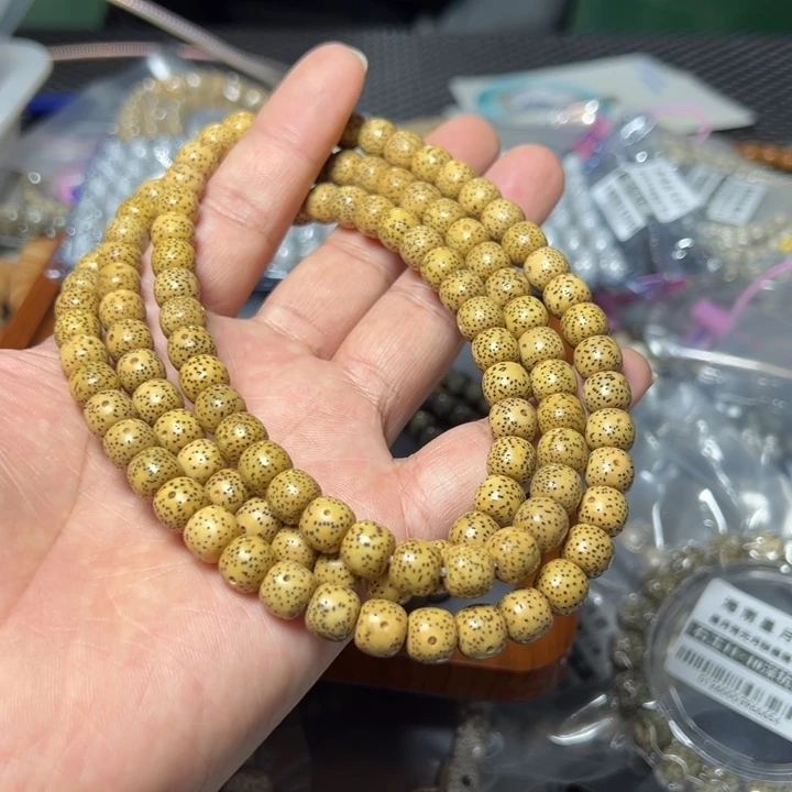 星月菩提手串鸡油黄9×8左右108颗