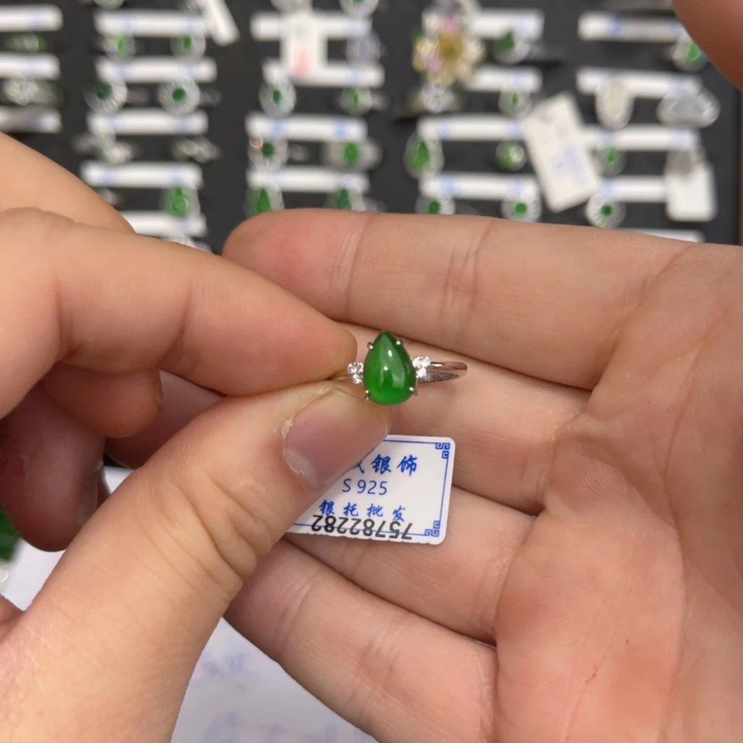 翡翠戒指银S925镶嵌翡翠戒指