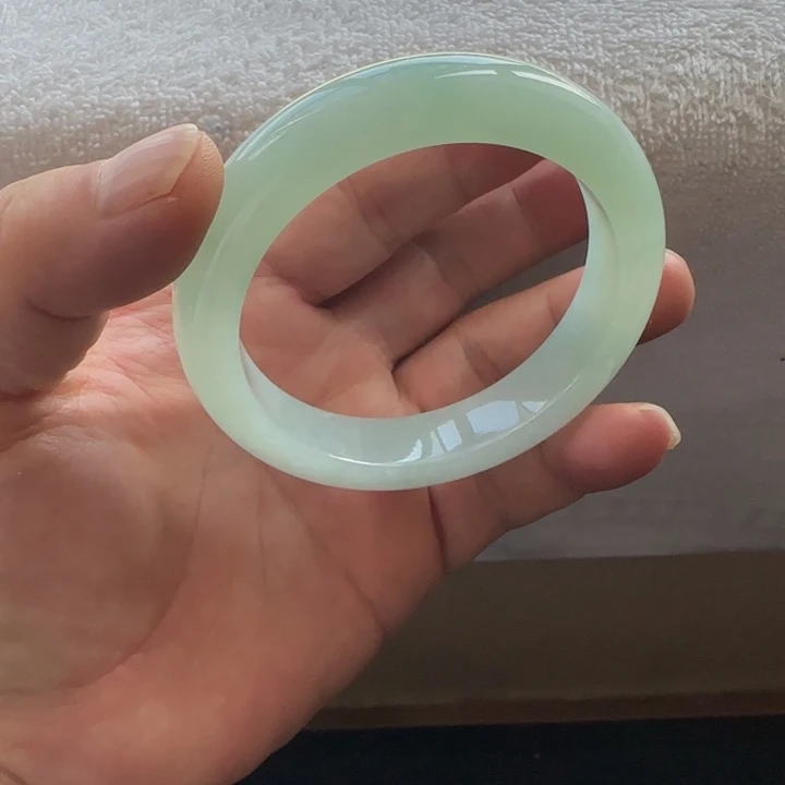 翡翠未镶嵌手镯糯冰甜绿